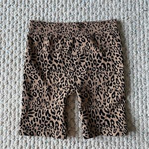 NEVER WORN leopard seamless biker shorts
